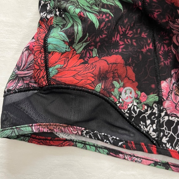 Lululemon Shorts Women' 4 Tall Red Green Floral Hotty Hot Running Gym Lined Shor - Picture 4 of 4